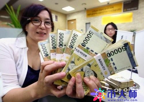 韩国面额50000元纸币发行十周年 政府：省事又省钱